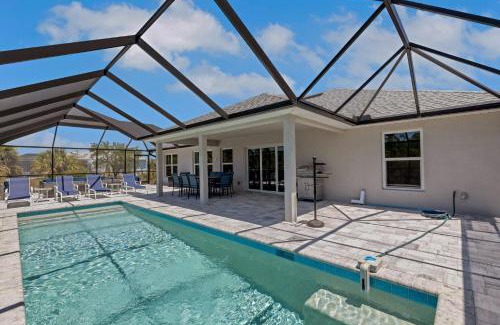 Port Charlotte Casa | Poolside Sunset in South Gulf Cove