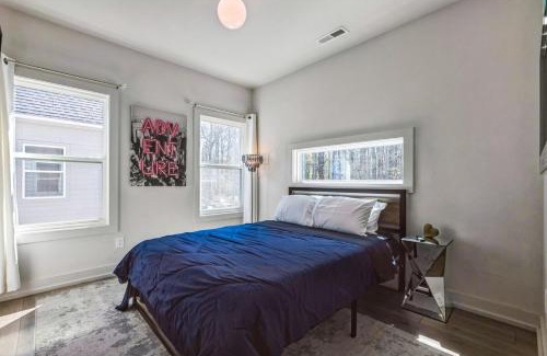 Sugar Creek Casa | PoolTable-15 Mins to Uptown & DT-King Bed!
