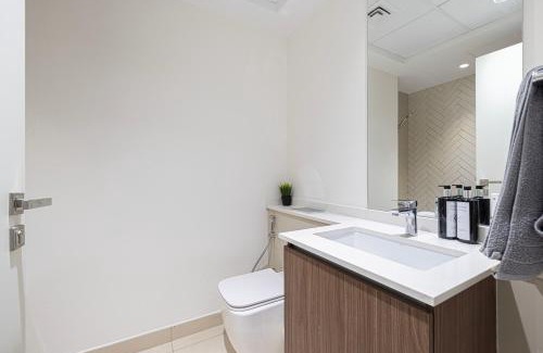 Sharjah Apartamento | Poolview Studio شقة at Al Zahia - Sunset Escape