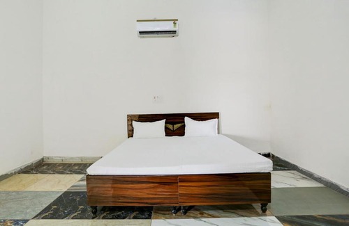 Aligarh Hotel | POP 81417K Hotel Blue Heaven