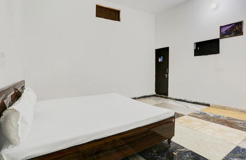 Aligarh Hotel | POP 81417K Hotel Blue Heaven