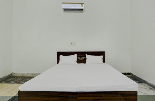 Aligarh Hotel | POP 81417K Hotel Blue Heaven