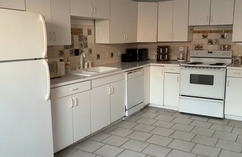 Mountain View Apartamento | Pop & Grand's on the Square! Apartment with a balcony on the square