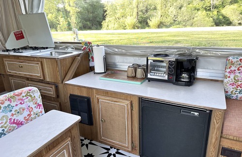 Black Creek Alquiler De RV | Pop Up Camper on Ischua Creek @ Campground Adventures