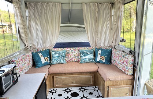 Black Creek Alquiler De RV | Pop Up Camper on Ischua Creek @ Campground Adventures