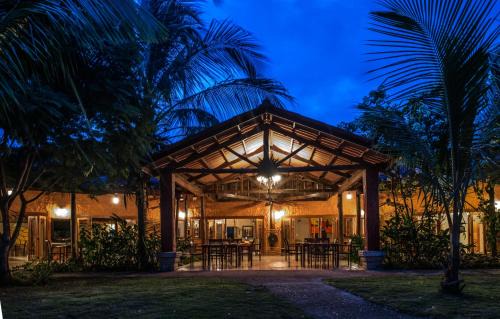 Punta Laurel Complejo | Popa Paradise Beach Resort
