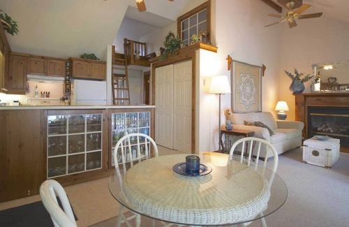 Dashwood Cabaña | Poplar Beach Lakefront Cottage!