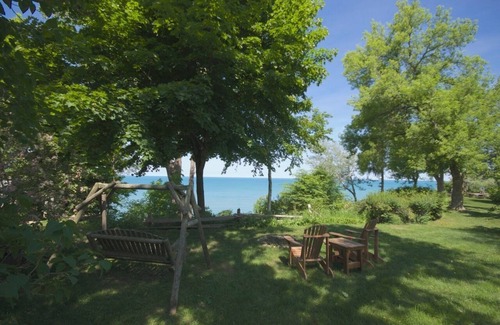 Dashwood Cabaña | Poplar Beach Lakefront Cottage!