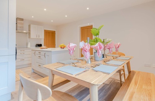 Ebrington Cabaña | Poplar House - sleeps 8 guests in 4 bedrooms