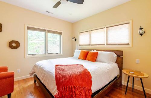 Marshall Cabina | Poplar Treehouse - Rustic Luxury
