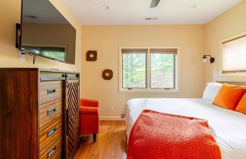 Marshall Cabina | Poplar Treehouse - Rustic Luxury