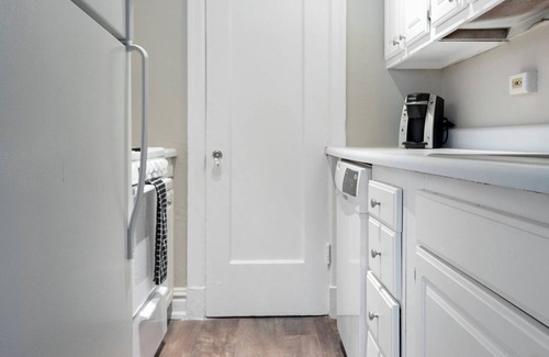 Southwest Apartamento | PoplarHouse 1BD+Den 13