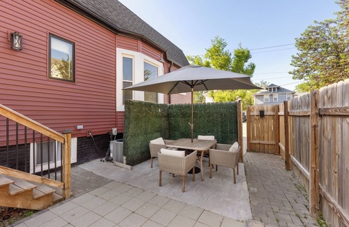 Southeast Omaha Casa | Poppleton Barn-Downtown Omaha Hanscom Park 4 Bedroom 3 Bath/ 3 miles from CWS