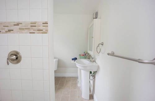 Southeast Omaha Casa | Poppleton Barn-Downtown Omaha Hanscom Park 4 Bedroom 3 Bath/ 3 miles from CWS
