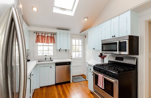 Popponesset Cabaña | Popponesset-3 Bed, 1 bath, outdoor shower. Ten house walk to Bluff Ave beach