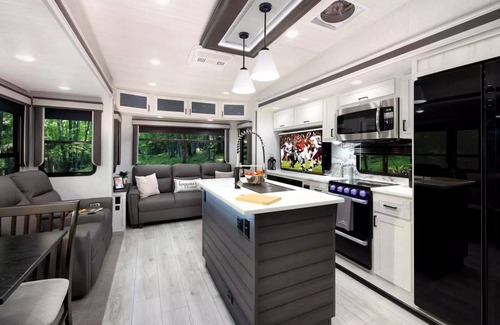 Bay Lake Casa | Poppop's Rambler -Luxury Living w/ King, Sofa Sleeper. Delivered & Setup for You