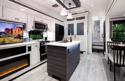Bay Lake Casa | Poppop's Rambler -Luxury Living w/ King, Sofa Sleeper. Delivered & Setup for You