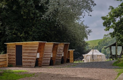 Ash Mill Apartamento | Poppy Bell Tent space for 4, 1 KS Bed