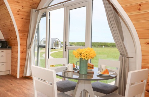 Hornsea Cabaña | POPPY, pet friendly, with a garden in Hornsea