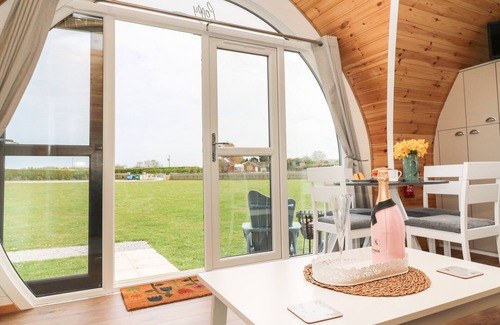 Hornsea Cabaña | POPPY, pet friendly, with a garden in Hornsea