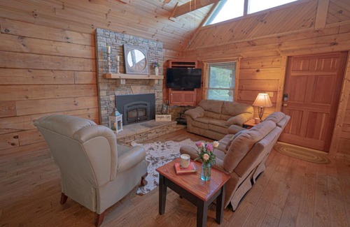 Dandridge Casa | Poppy’s Place Cabin