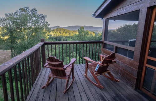 Dandridge Casa | Poppy’s Place Cabin