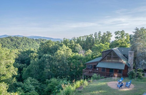 Dandridge Casa | Poppy’s Place Cabin