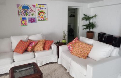 Centro Casa | Porão reformado no centro de Floripa
