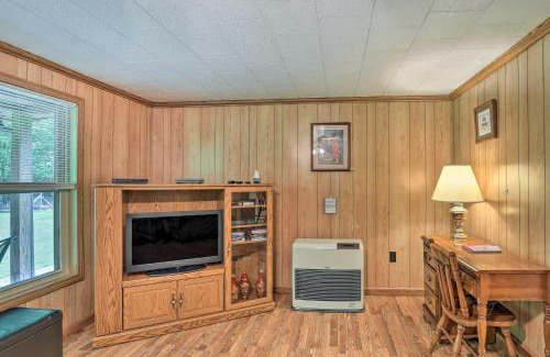 Marshall Casa | Porch and On-Site Creek Marshall Cabin Retreat