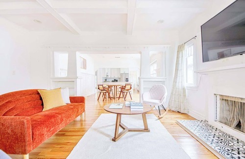 Downtown Los Angeles Casa | Porch & Lush Garden Bright 3BR Escape