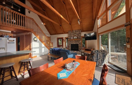 Alpine Lake Casa | Porch Paradise | Walk to Lake | Pet Friendly | Sleeps 13