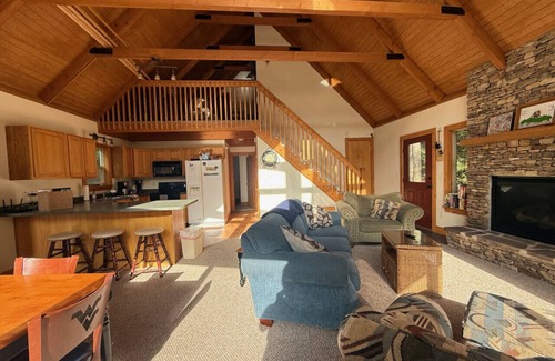 Alpine Lake Casa | Porch Paradise | Walk to Lake | Pet Friendly | Sleeps 13
