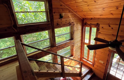 Irvine Cabina | Porch & Pines Cottage with a View
