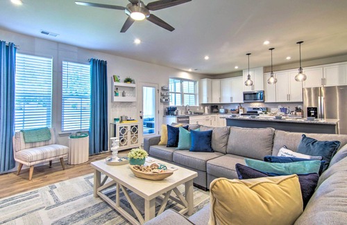 Millville Casa | Porch + Pool Access: Millville Townhome!