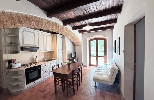 Poreta Otro | PORETA BIOFARM/SPOLETO CENTRE 5 KMS/SLPS 8/SHOPS, BARS ETC 1 KM/ROME 1 HR/WIFI
