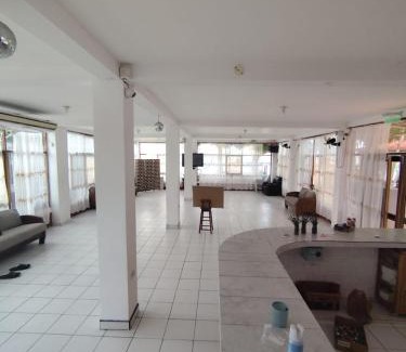 Guayaquil Hotel | Pororoca by marie Hall