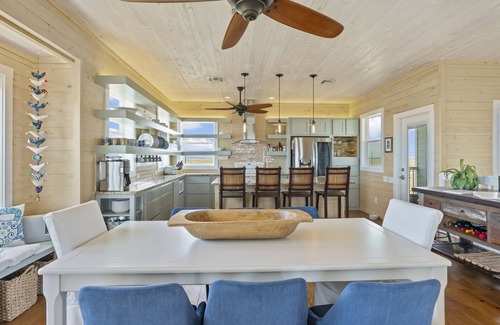 Port Aransas Casa | Port Aransas Mahalo Beach Home ~ Large Luxury Beach House Close to Beach