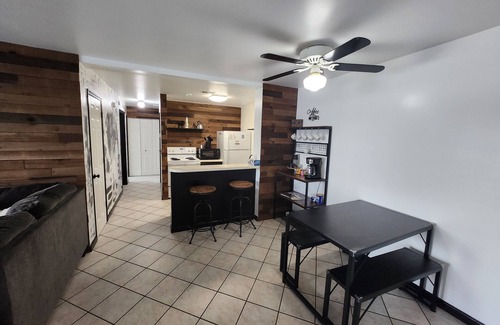 Port Clinton Condominio | Port Clinton Paradise-Waterfront 2-bedrooms, Pool, & Hot Tub by Jet Express