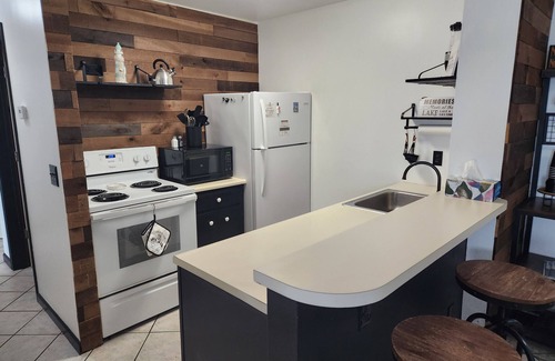 Port Clinton Condominio | Port Clinton Paradise-Waterfront 2-bedrooms, Pool, & Hot Tub by Jet Express