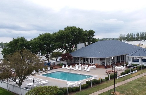 Port Clinton Condominio | Port Clinton paraíso! Recientemente renovado 2br / 1 condominio de baño en el lago Erie