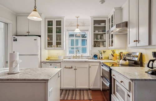 Cannon Beach Casa | Port House - New Oceanfront Listing! - Beachcomber Vacation Homes