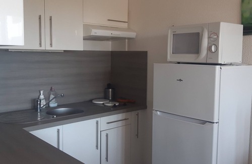 Port Leucate Apartamento | Port Leucate. Playa Argos. Hermoso T2 en planta baja. 4 personas. Piscina. Acceso directo a la playa. Aparcamiento