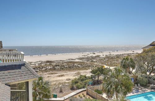 Isle of Palms Apartamento | Port O' Call E302 - Top Floor Ocean View Condo!
