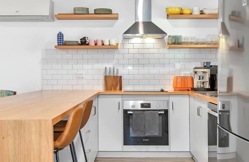 Port Willunga Casa | Port Parade Poolside BBQs and Modern Beach Living