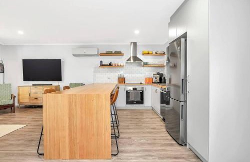 Port Willunga Casa | Port Parade - Poolside BBQs and Modern Beach Living