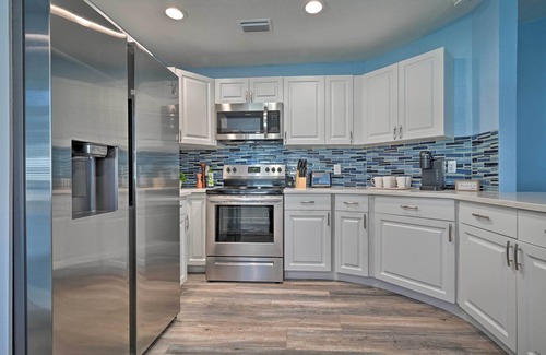 Orchid Lake Village Casa | Port Richey Getaway w/ Lanai, Pool & Grill!