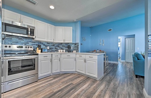 Orchid Lake Village Casa | Port Richey Getaway w/ Lanai, Pool & Grill!