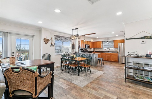 Port Sulphur Casa | Port Sulphur Retreat w/ 2 Balconies & Bayou Access