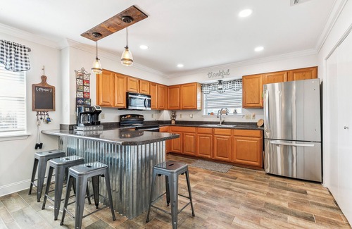Port Sulphur Casa | Port Sulphur Retreat w/ 2 Balconies & Bayou Access