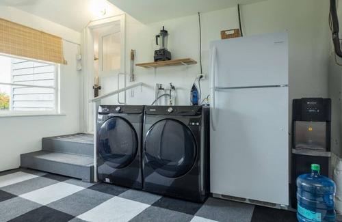 Adelma Beach Casa | Port Townsend waterfront hot tub.